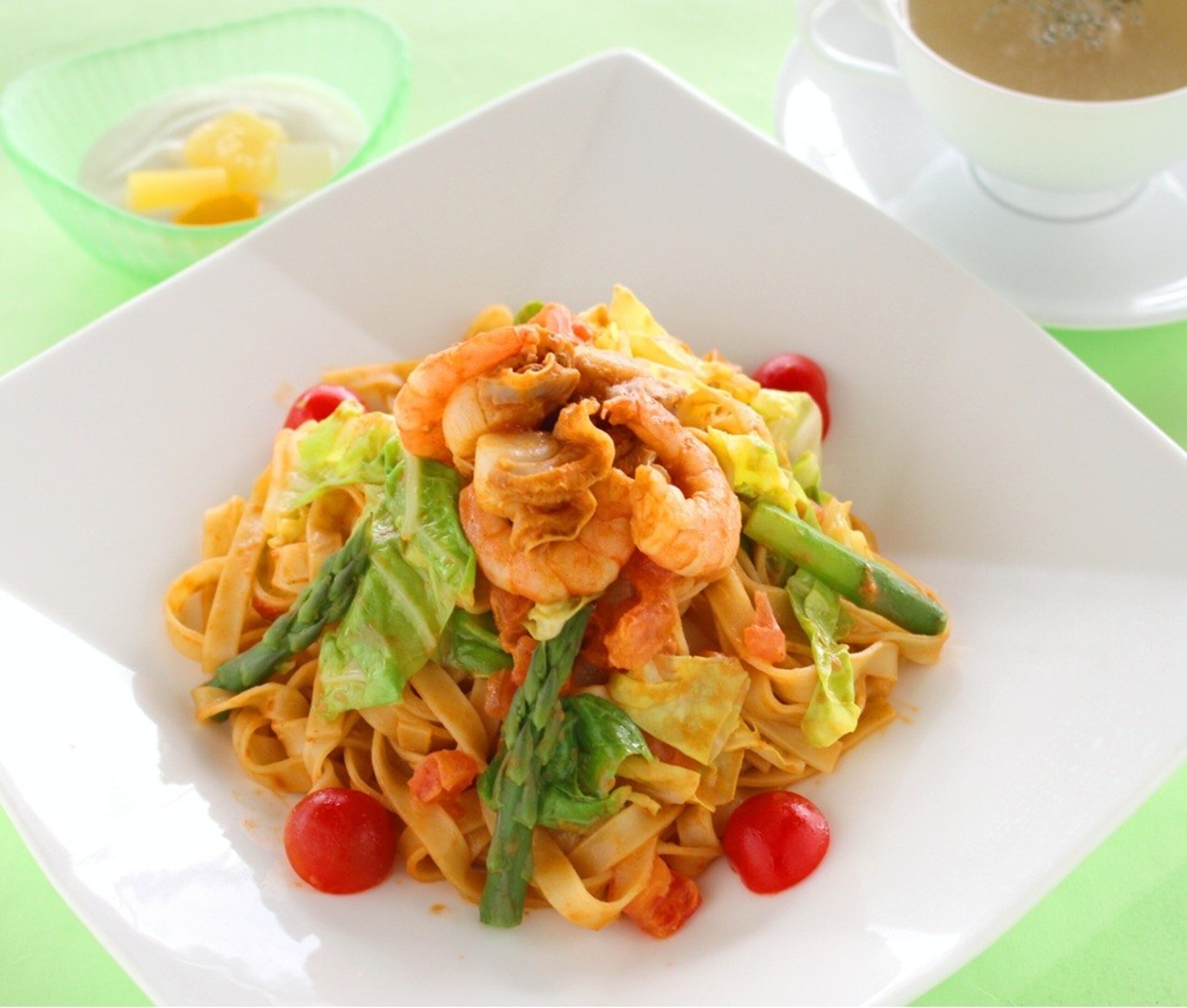 春キャベツと海老のトマトクリームパスタ